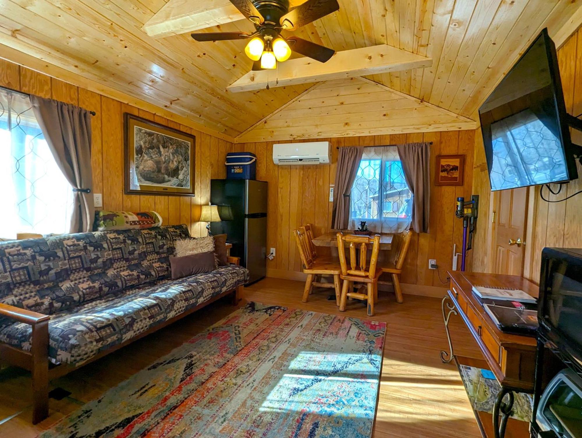 Yellowstone'S Treasure Cabins Gardiner Exterior foto
